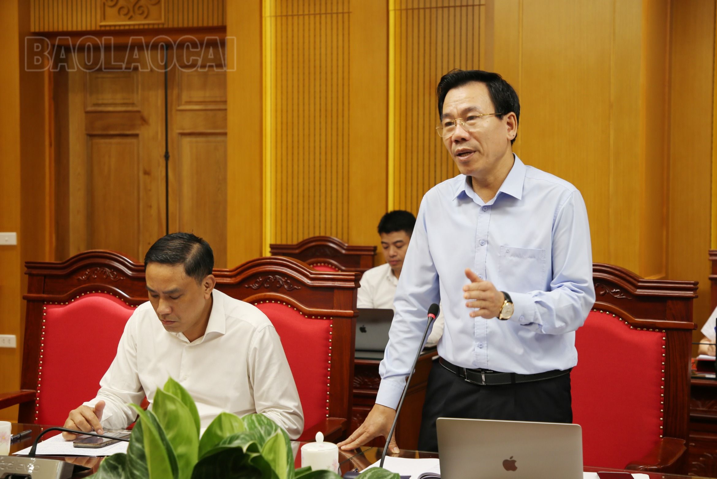 Đồng chí Dương Đức Huy phát biểu về công tác chuyển đổi số của các cơ quan khối Đảng nói chung và chuyển đổi số trong lĩnh vực tuyên giáo nói riêng.
