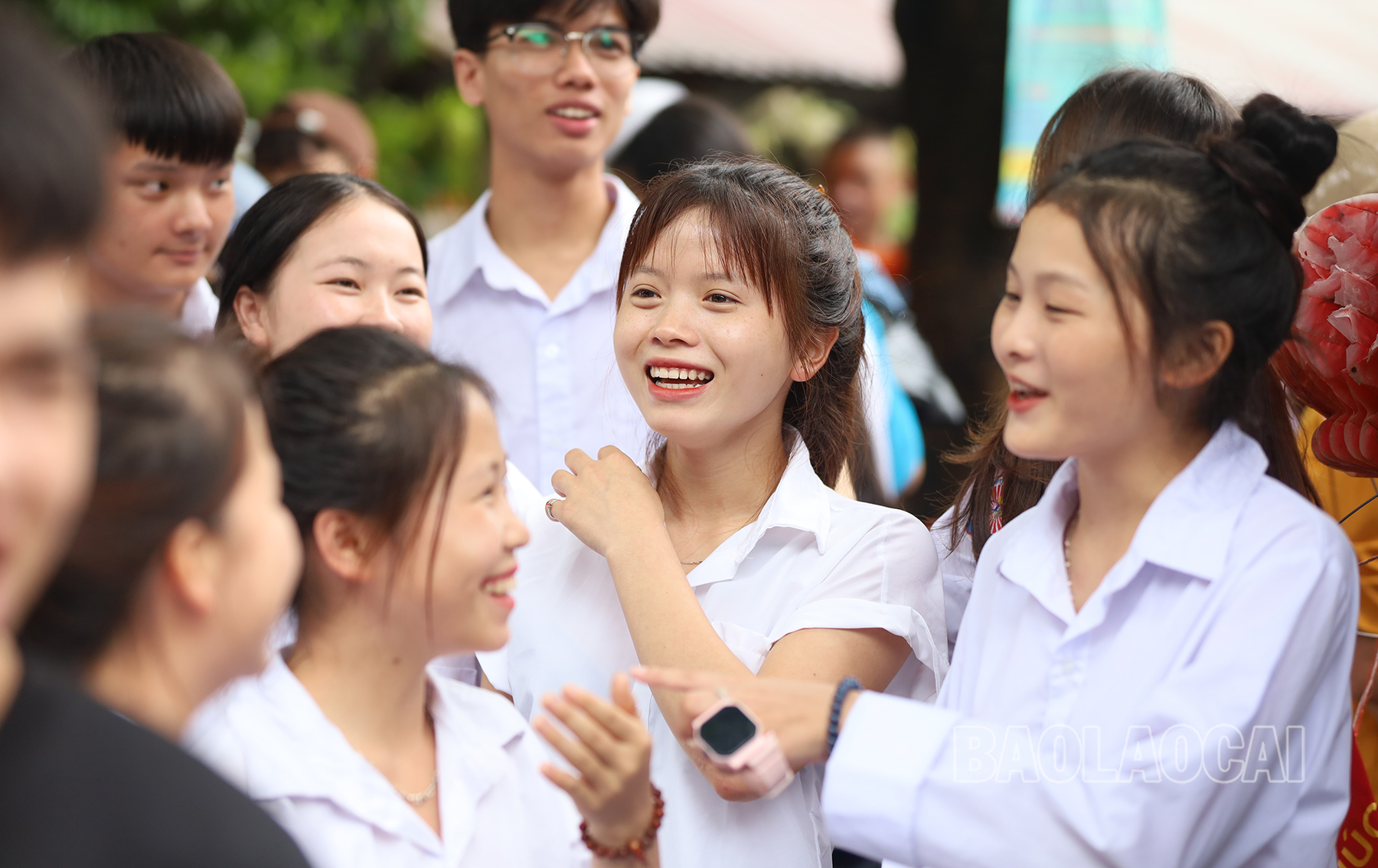 Thí sinh tại các điểm thi của huyện Bảo Yên rời phòng thi trong tâm trạng phấn khởi.