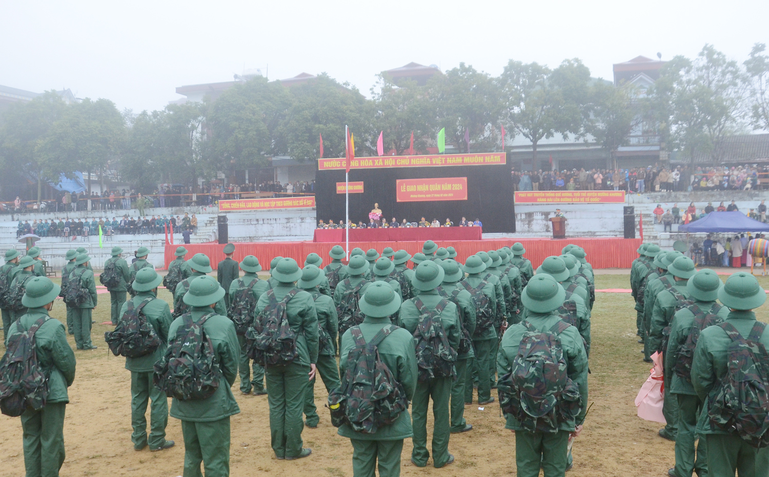 Quang cảnh lễ giao quân tại huyện Mường Khương.