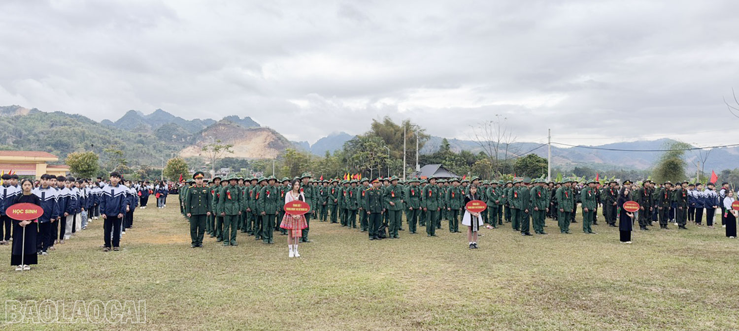 Quang cảnh Lễ giao, nhận quân tại huyện Văn Bàn.