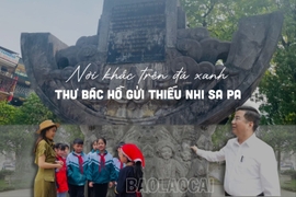 Đài sen Thư Bác - nơi khắc trên đá xanh thư của Bác Hồ gửi thiếu nhi Sa Pa