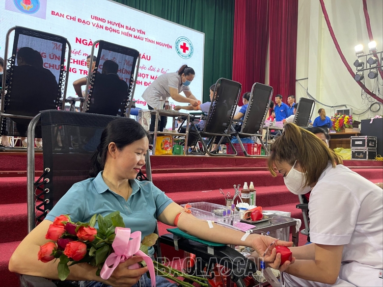 Đông đảo tình nguyện viên tham gia Ngày hội hiến máu tình nguyện..jpg