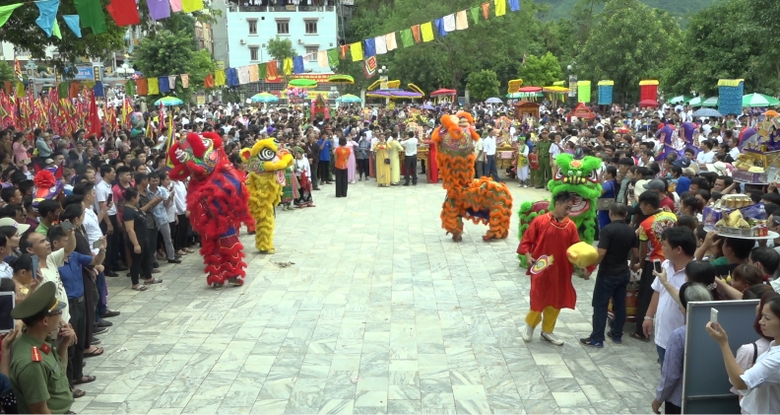 Lễ hội đền Bảo Hà được tổ chức theo nghi lễ truyền thống đậm đà bản sắc dân tộc.jpg