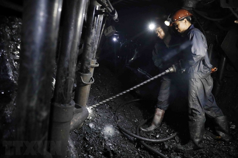 Nhiều công nhân ngành than đạt mức thu nhập "khủng" 600 triệu đồng một năm