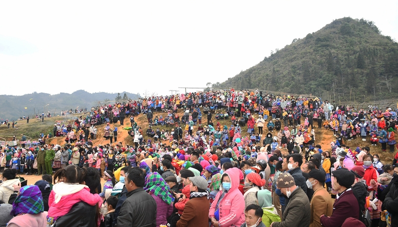 Lễ hội thu hút đông đảo người dân và du khách thập phương.